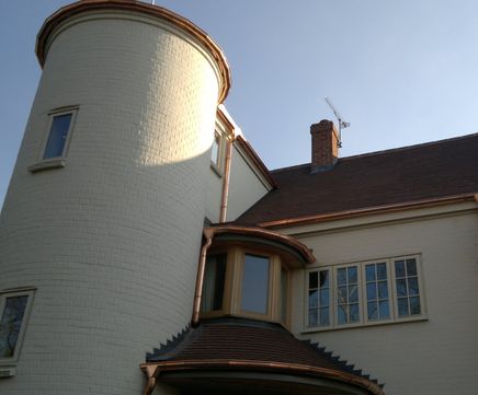 Segmented and curved radius copper guttering