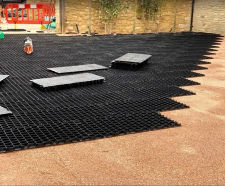 Free-draining surface for showroom car park