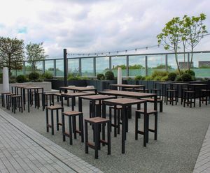 Deansgate - outdoor aluminium and wood high table and stool set