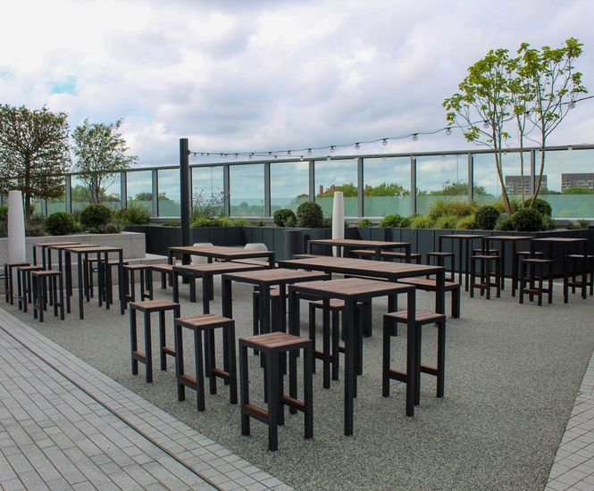 Deansgate - outdoor aluminium and wood high table and stool set