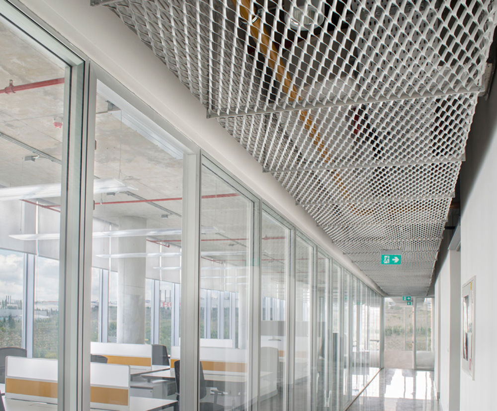 Metal mesh clearance ceiling