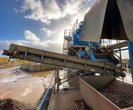 Conveyor belt system for construction waste, Brewster Brothers