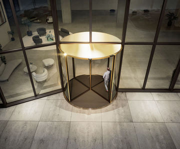 Revo.PRIME automatic revolving door system for 3- or 4-leaf doors