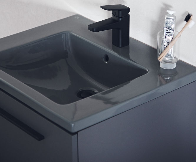 Ideal Standard adds new Glossy Grey finish to i.life B