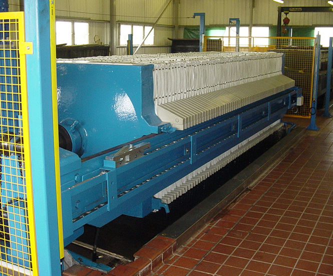 Filter press maintenance and refurbishment