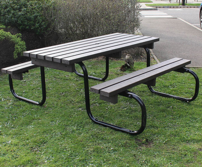 Recycled Plastic and Metal Picnic Table