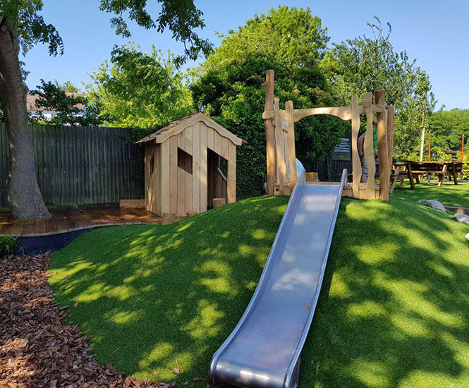 Natural play space in a restricted space for pub garden