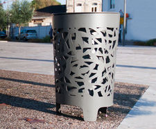 Conga - 30-litre steel outdoor litter bin with floral cut-out design