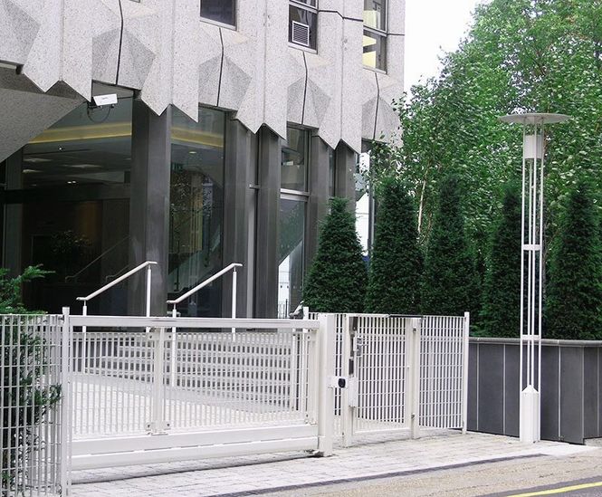 Roma-3 perimeter fencing and gates, Maersk House, London