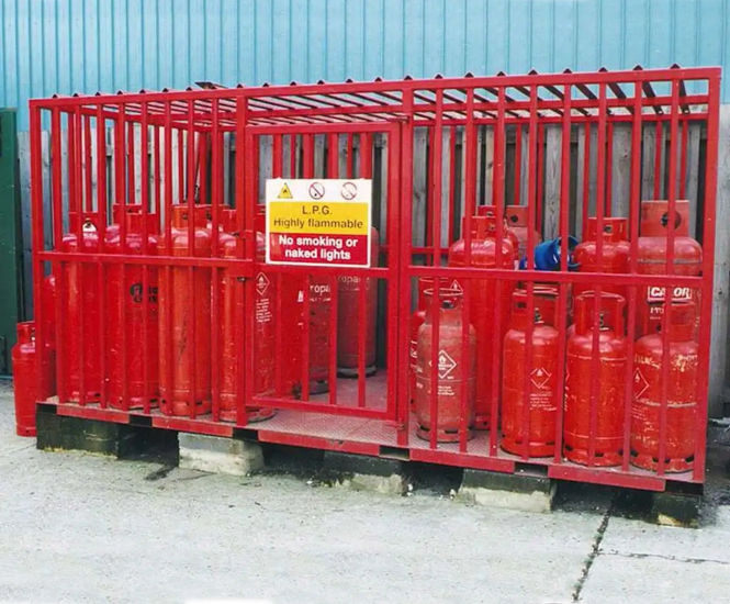 Gas bottle cages
