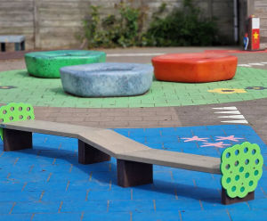 Zigzag - recycled plastic bench for nursery and primary schools