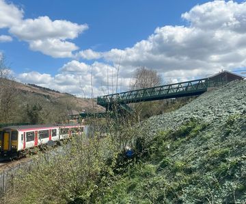 Hydroseeding stabilises steep rail embankment