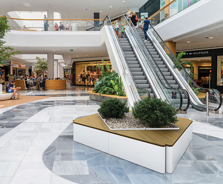 Triangle - steel modular indoor planter with wood seating
