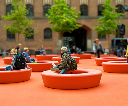 Loop Circle polyethylene bench