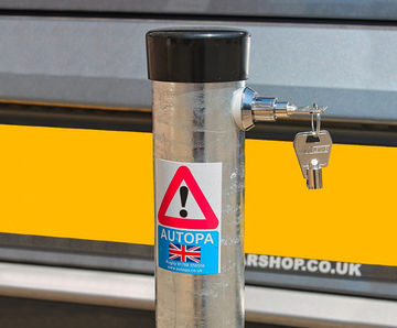 FB - lockable hinged parking post