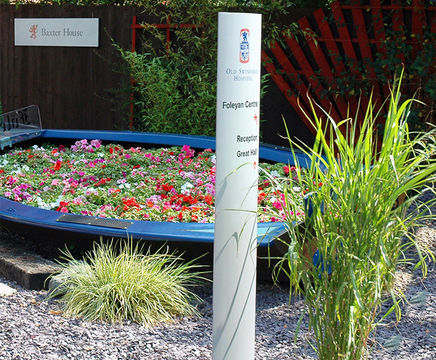 Infocurve-Lite mini curved monolith and totem signs