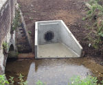 Angled precast concrete headwalls