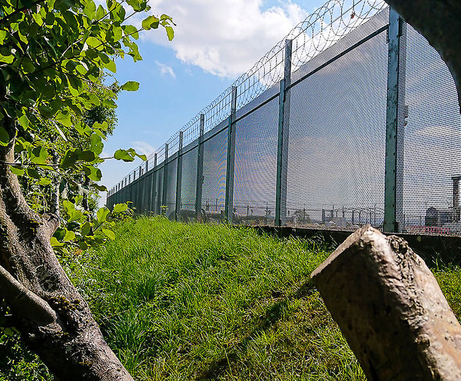 ArmaWeave® - self-raking, woven mesh high-security fencing system