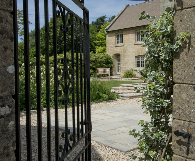 Hidcote Flagstones - National Trust paving slabs for outdoor landscaping