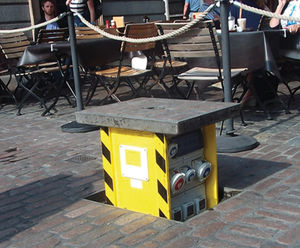 PUPS01 - pop up retractable service unit