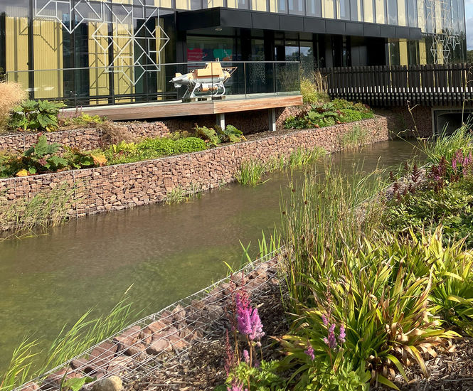 Gabion retaining wall - woven wire