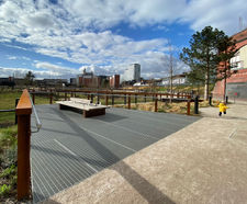 Heel-proof grating for bridges and platforms at Mayfield Park