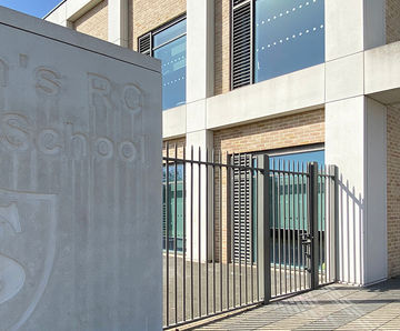 Siena: mild steel railing fence with conified top