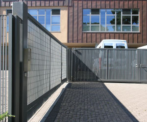Italia-80 sliding gate