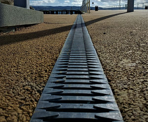 RECYFIX MONOTEC drainage system - Heel-safe and low maintenance