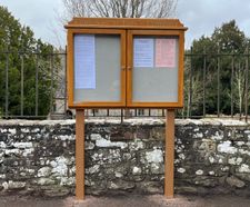 Bespoke noticeboards in oak or recycled plastic (MmT)