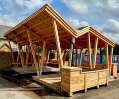 Playground shelter, stage and meeting space for primary school