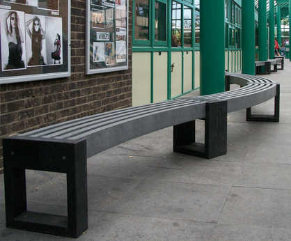 Canvas 30° - recycled plastic curved bench