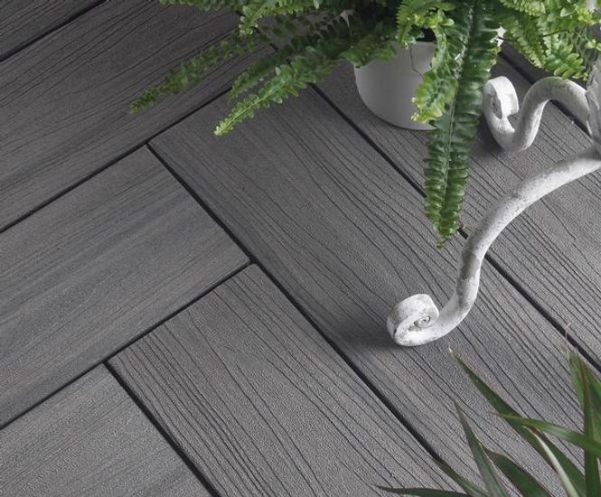 Fiberdeck composite woodeffect decking Round Wood of Mayfield