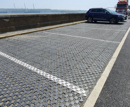 White marker tiles