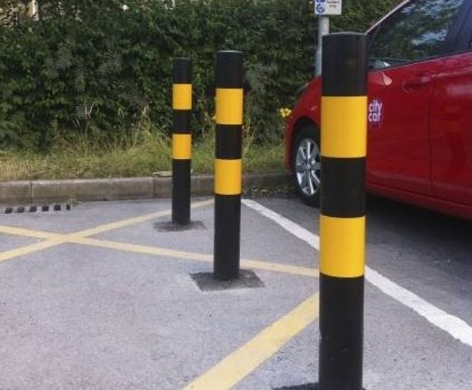A plain bollard; with a twist