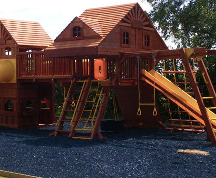Loose lay rubber surfacing for playgrounds