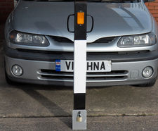 Heavy duty removable bollard