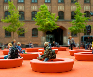 Loop Circle polyethylene indoor bench