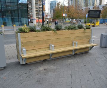 Long barrier planters