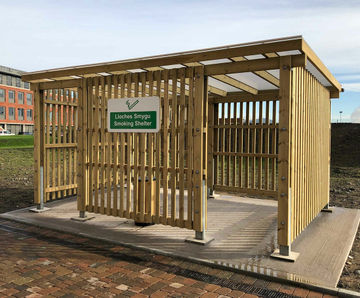 Sheldon timber smoking shelter - SSS304