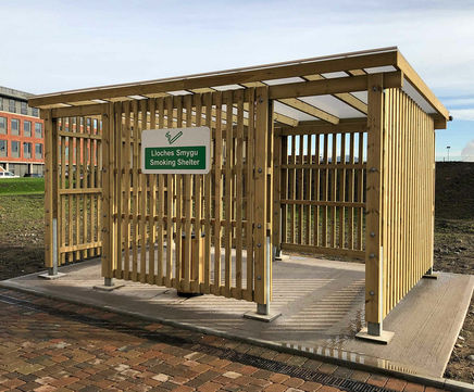 Sheldon timber smoking shelter - SSS304