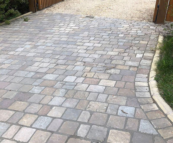 Antique Fieldmoor - sandstone cobbles & setts