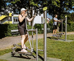 Active-station cross trainer