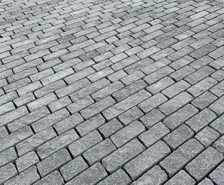 Scottish Whin fine textured dark grey setts