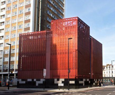 Customised energy centres for generating and distributing heat