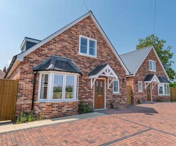 Dorset housebuilder employs Vertical Wall Panels for fast build