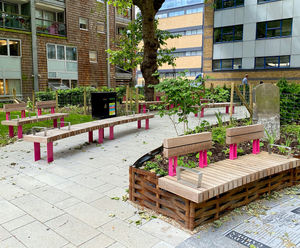 Exeter EX007 curved bench for Fairchild’s Garden, London