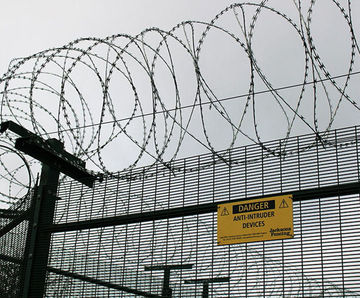 Barbed tape and wire wall / fence / gate topping