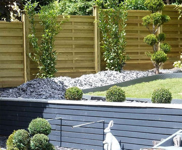 Hit and Miss horizontal timber fencing