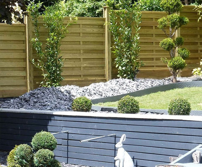 Hit and Miss horizontal timber fencing